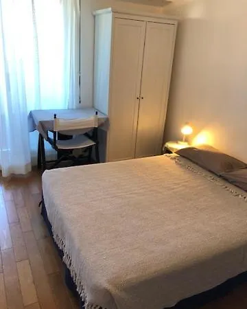 Bed and Breakfast Relaxing Place With Wonderful View...calme Avec Vue Magnifique Sur La Baie Des Anges, En Campagne A 12 Minutes De La Promenade Des
